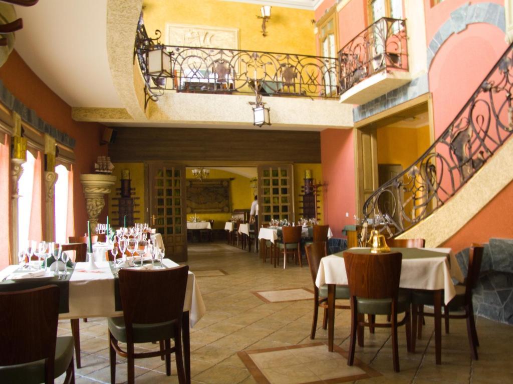 Letuchiy Gollandets Hotel